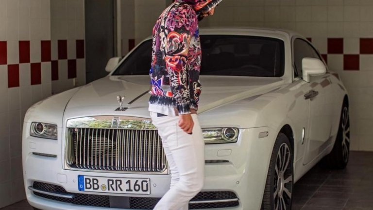 Rolls Royce Wraith не е сред най-популярните автомобили, които можете да видите на паркинга пред вас.