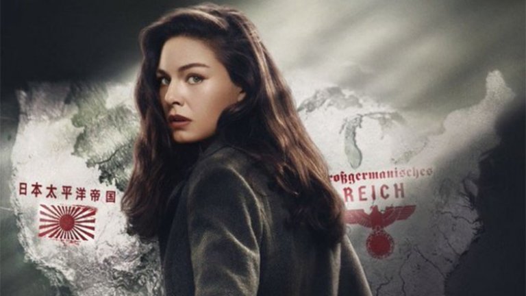 The Man in the High Castle
Какво би се случило, ако Хитлер и японците бяха спечелили Втората световна война? Точно този въпрос си задава писателят Филип К. Дик в едноименни си роман, който впоследствие ще бъде използван като основа за сериала на Amazon Prime. Световната война е свършила преди години, а фюрерът и императорът са си разделили САЩ на две (оставяйки една спорна територия в централните щати като ничия зона). Така американците в източните щати трябва да приемат идеите на национал-социализма, докато тези в западните биват третирани като втора ръка хора от японските окупатори. И докато всички се опитват да свикнат с тази нова система, в света започват да се прокрадват филми, които показват нещата по-различен начин - съюзниците са победили, Хитлер е мъртъв, а Япония се е предала пред мощта на атомната бомба. Властите и в двата края на Америка търсят тези филми и всичко свързано с тях под дърво и камък, а всяка съпротива се смазва със сила. Съпротива обаче има и сериалът проследява именно как тя успява да просъществува в тази необичайна среда.