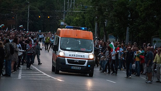 Линейка минава без особени проблеми през шествието