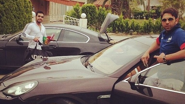 Богатите в Иран не плачат - напротив. Но след като целият свят видя луксозните им снимки в Instagram и на блога Rich Kids of Tehran, властите решиха, че е по-добре показаните снимки (галерия) да изчезнат от интернет