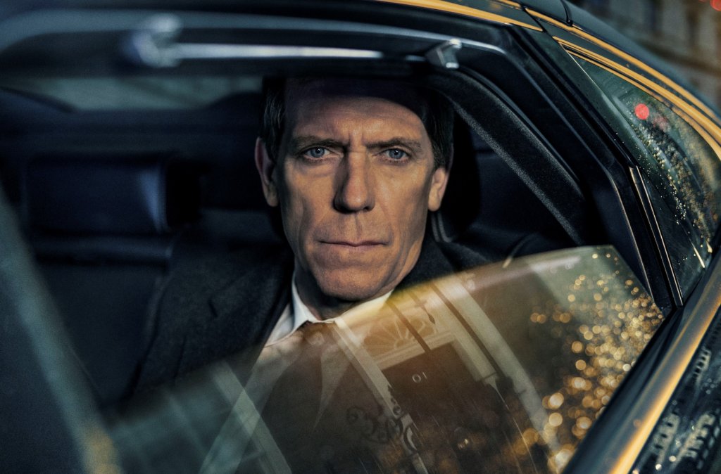 Какво да гледате през ноември? Имаме няколко идеи за сериали - изцяло нови и с нови сезони - които да намерят място във вечерната ви програма:
"Убийство на пътя" (Roadkill)
Кога: 2 ноември
Къде: HBO
Всяка поява на Хю Лори ("Доктор Хаус") на екран е добра новина, но признаваме, че идеята да го видим в ролята на чаровен британски политик в напечена ситуация е още по-изкушаваща. Лори е в ролята на Питър Лорънс, който с изкачването си в редиците на британското правителство се изправя срещу все по-големи предизвикателства от всяка страна - лични и политически скандали, готови да избухнат, и опоненти, които се опитват да съсипят кариерата му. Освен добре познатия актьор, в сериала можем да гледаме и Хелън Макрори (леля Поли от Peaky Blinders). Първите три епизода вече са налични в HBO Go.