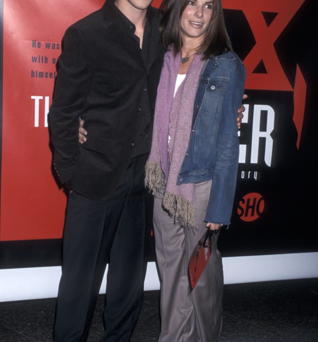 Сандра Бълок и Раян Гослинг имаха кратка връзка през 2002 година.