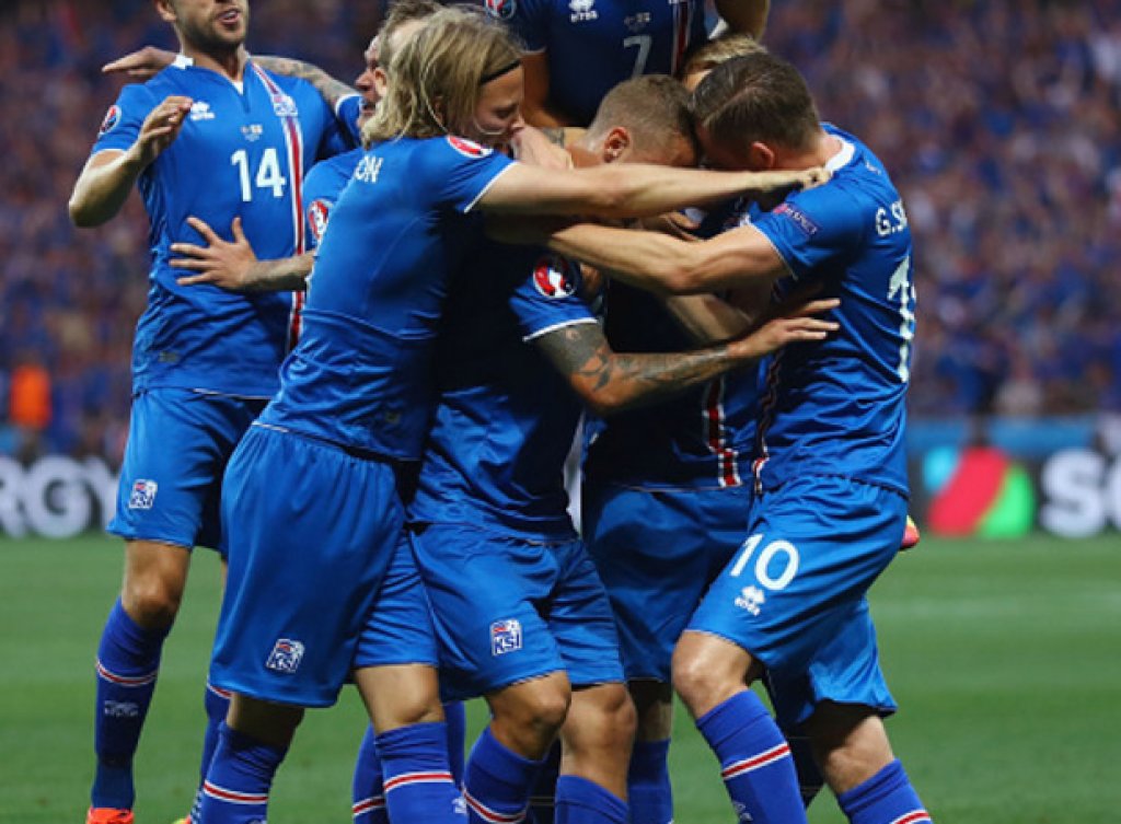 Исландия изхвърли Англия на осминафинал на европейското първенство във Франция при дебюта си на голям форум и триумфът на северняците предизвика световен отзвук.