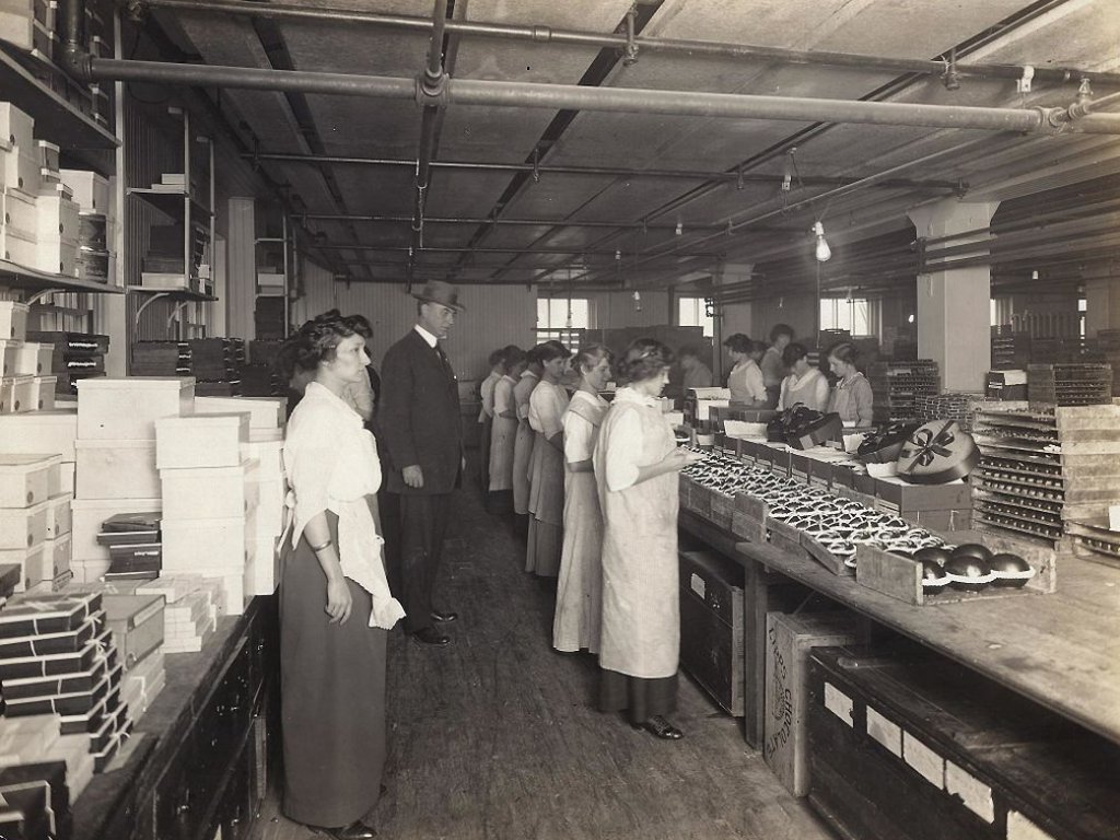 Inspecting_a_Candy_Factory_(FDA045)_(7039500349)