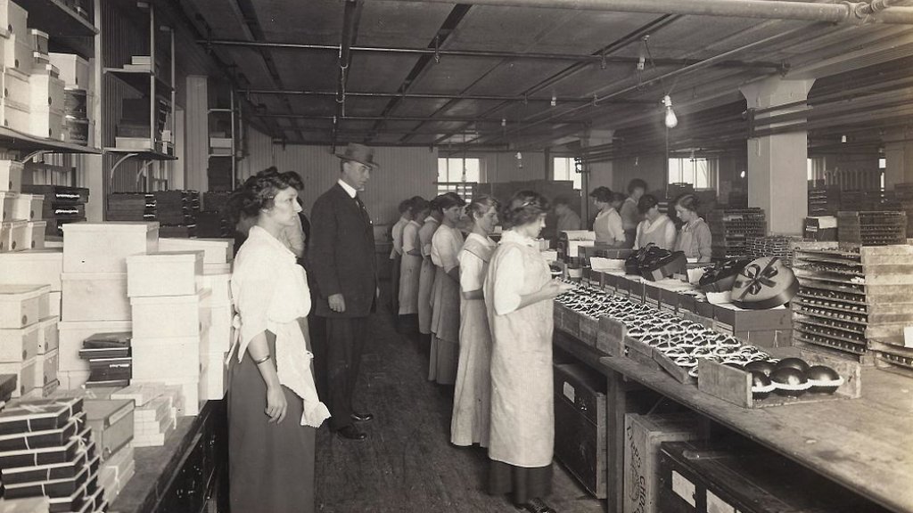 Inspecting_a_Candy_Factory_(FDA045)_(7039500349)
