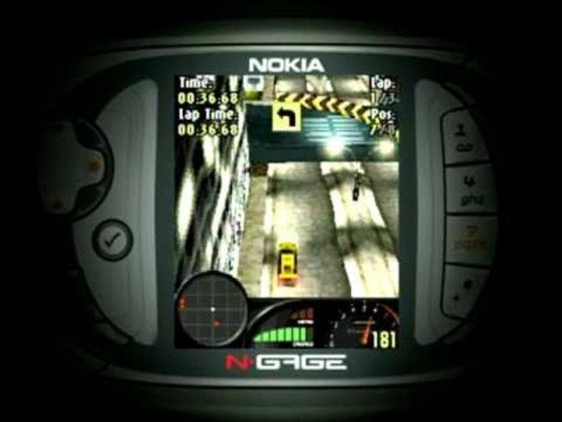 8. Glimmerati (Nokia N-Gage, 2005 г.) 

Рейсърът е може би най-лесният за пресъздаване жанр на екрана на един телефон, дори когато той е съвсем малък, а хардуерът - скромен. Въпреки това, Glimmerati е нещо повече от обикновена игра, в която трябва да пресечете финала първи. През 2005 г. финландското студио Bugbear, което създаде и поредицата FlatOut, запретва ръкави, за да направи един компетентен мобилен рейсър с интересен сюжет. 

В играта влизате в ролята на млад наследник на богато семейство, което се бори за прием в елитен клуб на автомобилни състезатели. По-важното обаче е, че играта е лесна за управление и може незабавно да се впуснете в надпреварата, а това са основните характеристики за всяко добро мобилно заглавие. Glimmerati е една от най-високооценените игри в кратката история на N-Gage.
