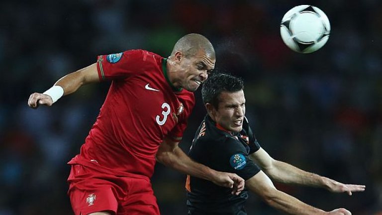 Пепе. Бразилия - Португалия. Защитникът пристигна в Европа на 18 г. и дебютира в Маритимо. През 2004 г. премина в Порто, а малко по-късно отклони покана на Дунга за "селесао". Скоро получи португалско гражданство.