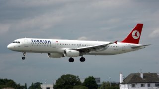 tc-jmh-turkish-airlines-a321-arriving-on-their-afternoon-flight-from-20150502183302-5545185e37f88