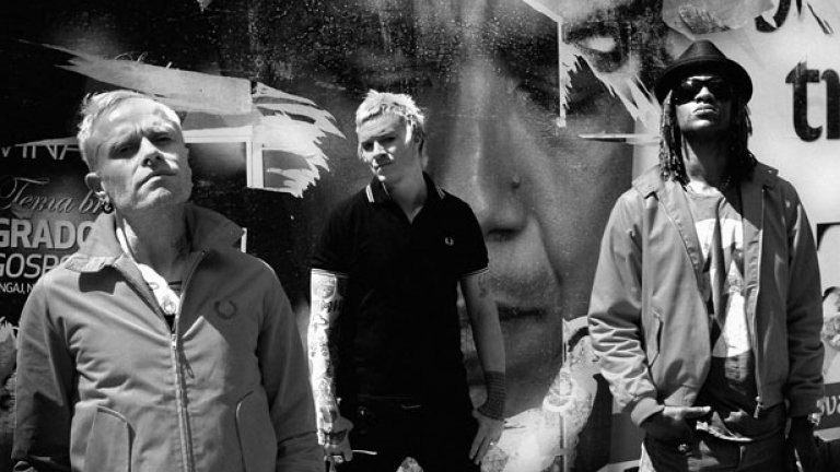 Новият албум на Кийт, Лиъм и Максим (отляво надясно) стартира в британските класации директно от върха