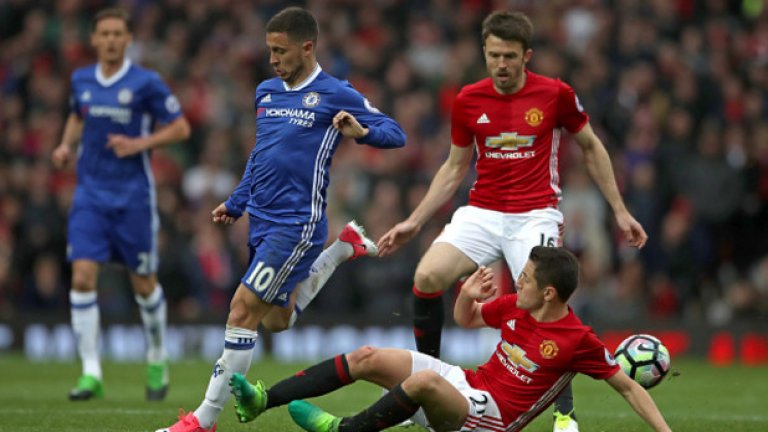 2.Персоналната опека извади Азар от мача
В модерния футбол персоналното пазене обикновено се смята за старомодно, но залепянето на Андер Ерера за Азар беше още една брилянтна идея на Моуриньо, която сработи и попречи на белгиеца да диктува мача. Същото може да се каже и за Педро, който беше обезличен от следващия го навсякъде Матео Дармиан.