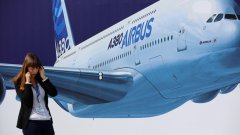 Airbus все още вярва, че гигантът A380 е правилното решение на проблема с пренатоварването на летищата, които в бъдеще ще са принудени да понасят още по-тежък трафик.
