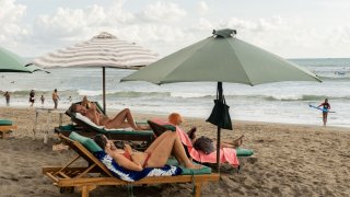 Местен курорт беше преименуван на шега, но опасенията от колонизация не са на майтап