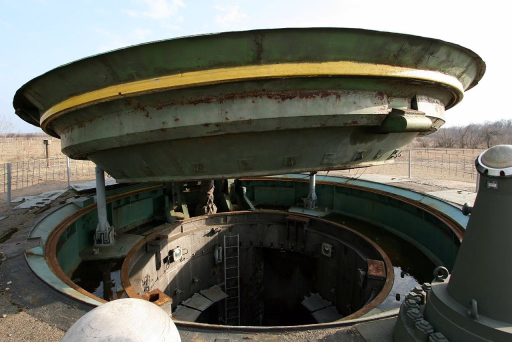1280px-Missile_silo_of_a_SS-24_missile_(2)