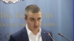 Александър Николов подава оставка утре