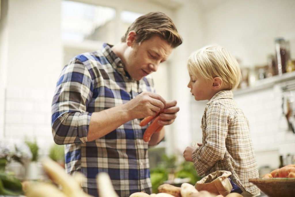 1114_JAMIE_OLIVER_BTS_SHOT_04_050-1260x840