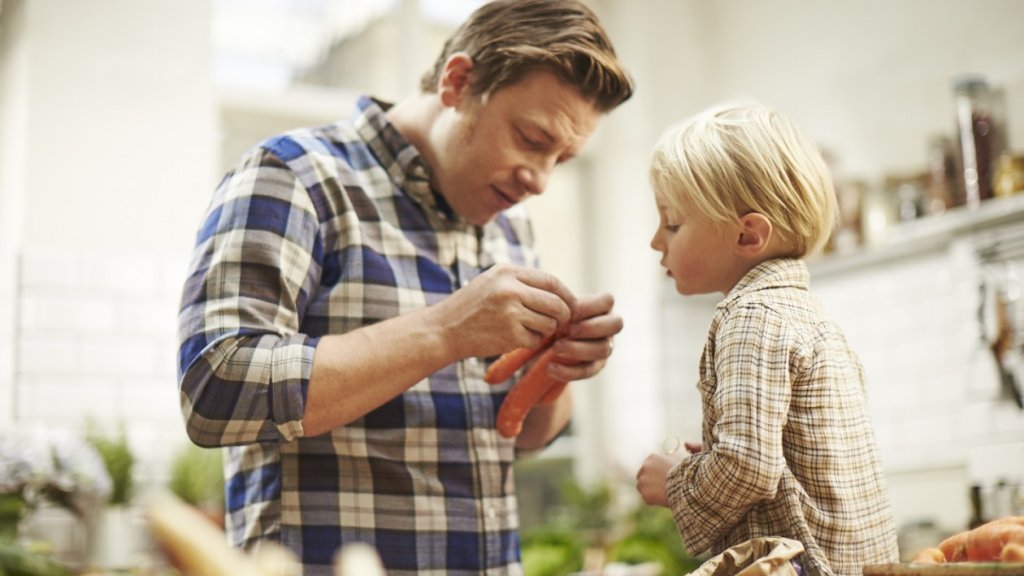 1114_JAMIE_OLIVER_BTS_SHOT_04_050-1260x840