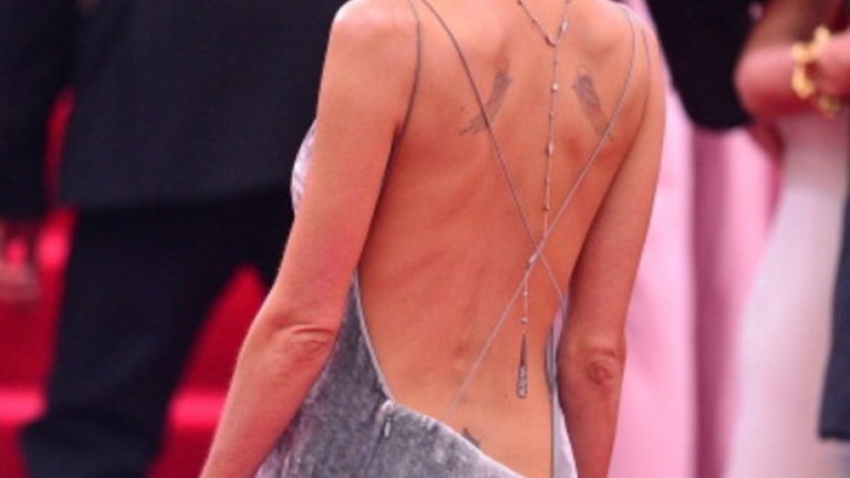 Никол Ричи 
Приликите между Парис и Никол Ричи са много и не е случайно, че дълго време те бяха първи приятелки. И двете са наследници на богати бащи, и двете обичат партитата. Дори създадоха риалити шоу заедно, което обаче не просъществува дълго. Както много подобни на нея знаменитости, Ричи също има собствена модна линия. В последните години като че ли избягва светлините на прожекторите, може би защото осъзна, че е получила своите пет минути слава.