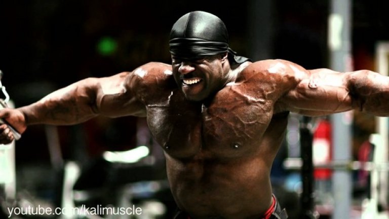 Кали е прекарал близо 15 години в кафеза, а днес е превърнал житейския дефект в ефект.