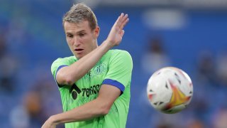 Два месеца след като призна, че е гей, се замеси в наркоскандал и бе изгонен от клуба си