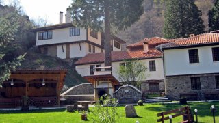 "Седемте престола" е място, което е не просто красиво, но и е така напоено с история, че си струва да се разходите дотам поне за ден.