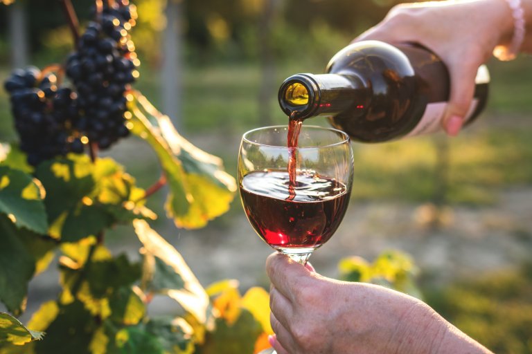 Макар не само виното да причинява главоболие, то има много по-голяма сила в това отношение от всеки друг вид алкохол.