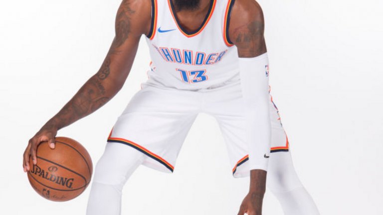 Дуейн Уейд в Кливланд Кавалиърс
Уейд прекрати договора си с Чикаго, по който оставаха още 8 млн. долара, за да подпише с Кливланд за едва 2,3 млн. долара за идния сезон. Сега Уейд има шанс в залеза на кариерата си отново да се бори за титлата със стария си партньор Леброн Джеймс. Освен него обаче за минути в Кливланд ще се борят и други гардове ветерани като Айзая Томас и Дерик Роус. Все пак отборът поне няма да се оплаче от липса на креативност след напускането на Ървинг.