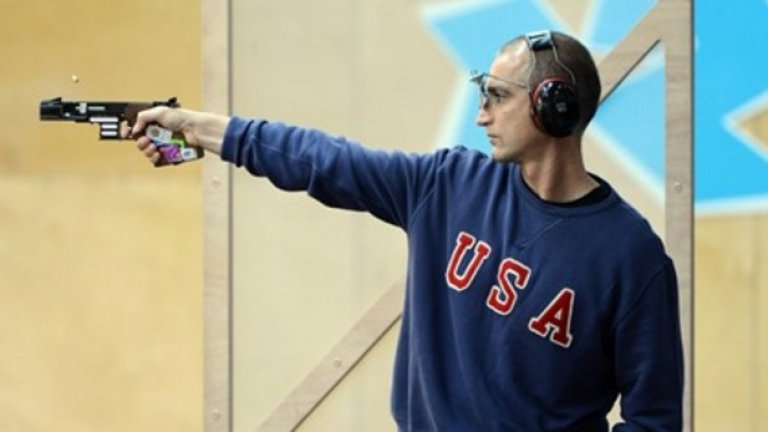 Емил Милев. Стрелецът ще бъде на 48, когато ще запише участие на втората си олимпиада като представител на САЩ и общо шеста в кариерата си.