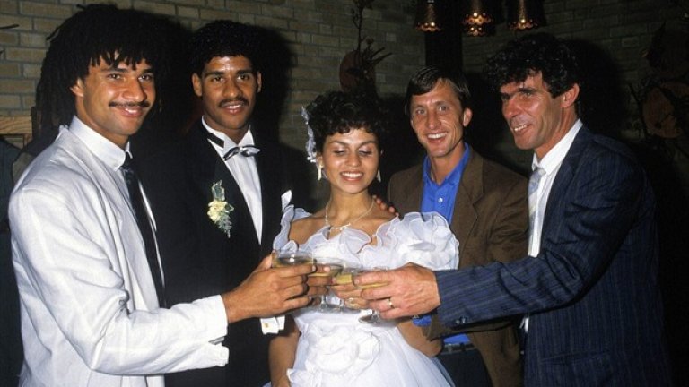 Сватбата на Рийкард през 1985-а, на която присъстват Гулит и Кройф.