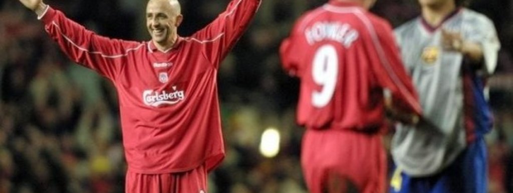 11. Ливърпул – Барселона 1:0
Купа на УЕФА, полуфинален реванш, 2001 г. (Ливърпул продължава след общ резултат 1:0)
Заради успехите на Бенитес, това постижение на Жерар Улие не се помни от много. Единединствен гол от дузпа на Гари Макалистър донесе успеха. А този сезон, 2000/01 беше велик. Ливърпул взе двете купи в Англия, триумфира и в Купата на УЕФА.