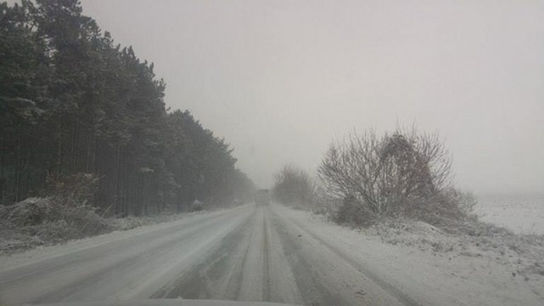 ГД „Национална полиция" призовава хората да не пътуват от 5 до 7 януари, когато се очаква сериозно застудяване и засилени снеговалежи, освен ако пътуването не е крайно наложително.