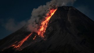 Поне 12 души все още се издирват