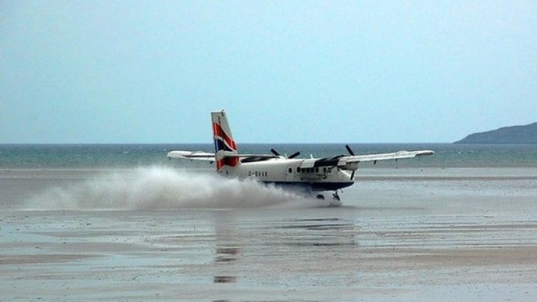 18. Летище Бара, Шотландия
Това е единственото летище, чиято писта се намира директно на плажа.