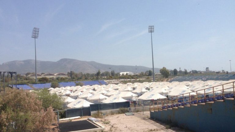 Олимпийска разруха. Как руините в Атина приютиха бежанци