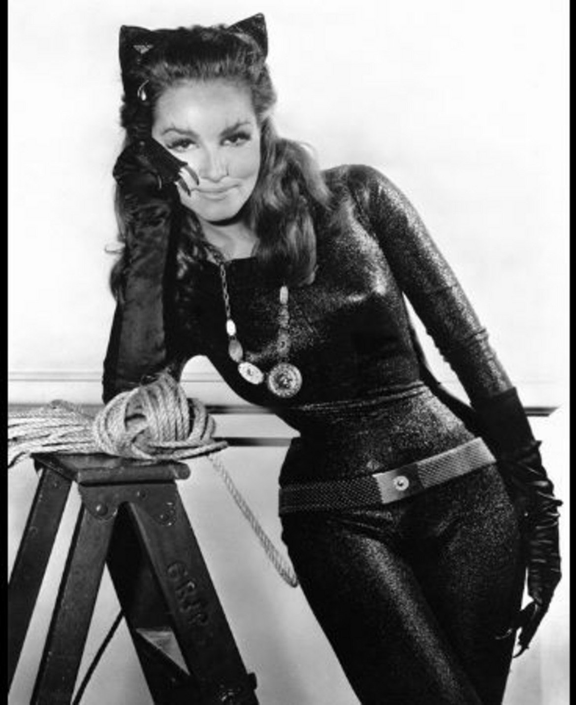 4.Джули Нюмар На четвърто място, известната жена-котка в сериала "Батман", излъчена от Abc до 12 януари 1966 година до 14 март 1968 година.