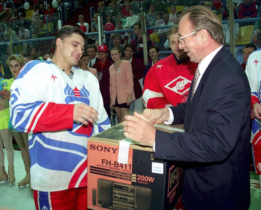 Той вкарваше водка и цигари, за да издържа федерацията, но получи осем куршума в главата и един в сърцето