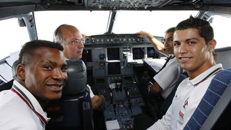 2008-а. В пилотската кабина по време на полет с националния отбор до Цюрих.
