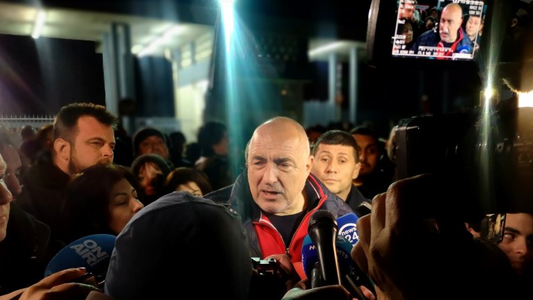 Случаят е прехвърлен вече на друг съдия и предстои той да се запознае с документите по делото