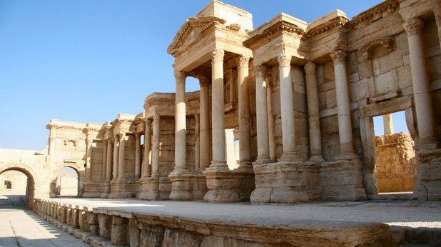 Преди градът да бъде превзет от „Ислямска държава", сирийските власти са преместили стотици древни статуи на сигурни локации от мерки за сигурност, за да не бъдат разрушени от джихадистите.