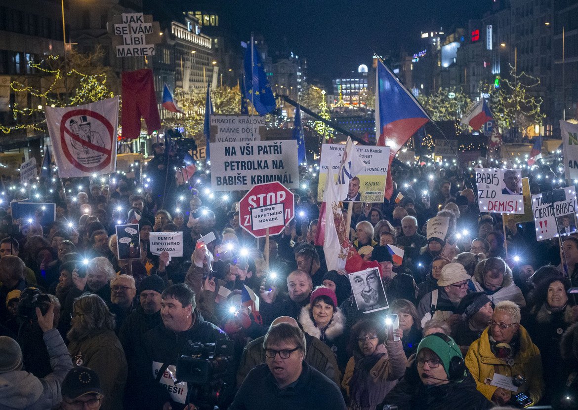 Над 50 хил. души излязоха на протест срещу Андрей Бабиш в Прага