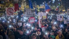 Над 50 хил. души излязоха на протест срещу Андрей Бабиш в Прага