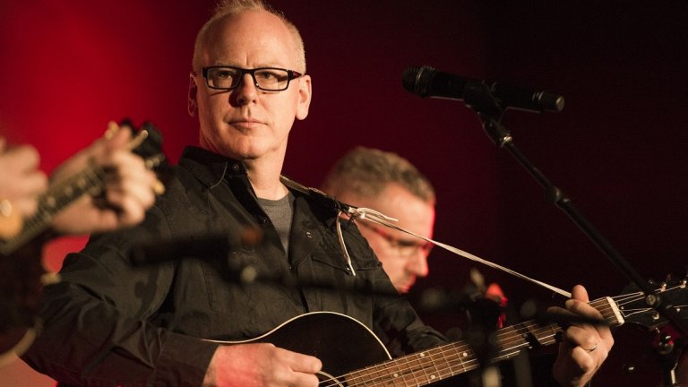 9. Палеонтологът-пънкар Грег Графин (Bad Religion) 
Пънкар, който обича динозаври. Това накратко е историята на Грег Гарфин – вокалистът на бандата Bad Religion. Той е завършил палеонтология, а впоследствие става и доктор на науките. Публикувал е няколко книги по темата, а освен това е бил преподавател в Университета "Корнел". Сигурно е изумително предната вечер да си куфял на парти на Bad Religion, а на следващия ден вокалистът им да ти разказва за тиранозаври и трицератопси...