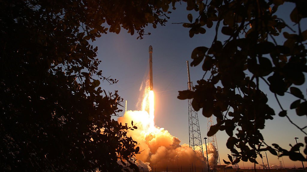 SpaceX Falcon9 blasts off