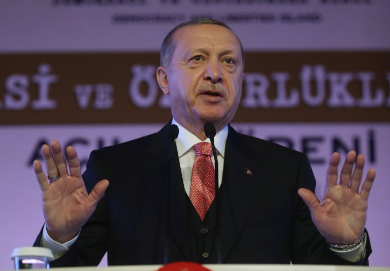 Правителството на Ердоган в Турция търси проблемно влияние в музиката от Южна Корея.