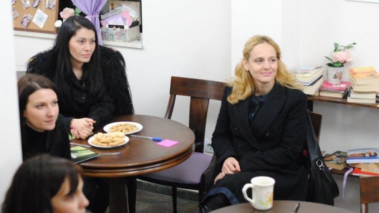 Партньор на програмата е Агенцията за закрила на детето, която я подкрепя със специалисти и полезни материали, както и с присъствието на гостуващи психолози по време на родителските срещи. Подкрепят я още Министерството на образованието и РИО София