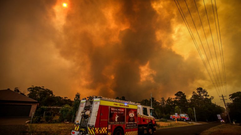 Австралия се бори с най-големите горски пожари от десетилетия