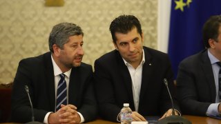 Целта е обединението на двете политически сили да вземе първия мандат за съставяне на правителство