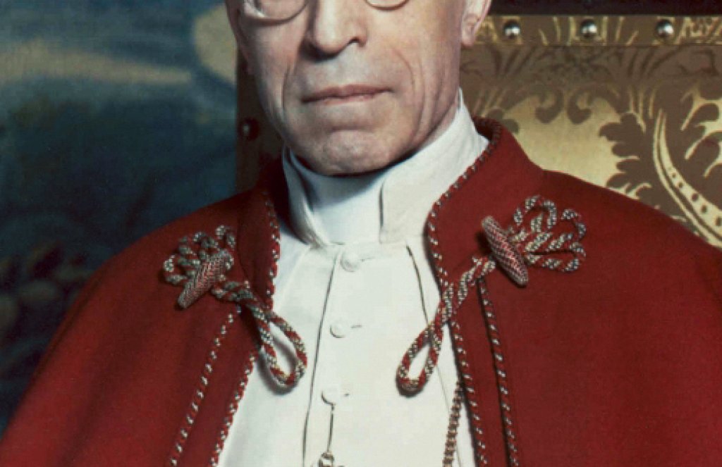 Pius_XII,_by_Michael_Pitcairn,_1951_(cropped)