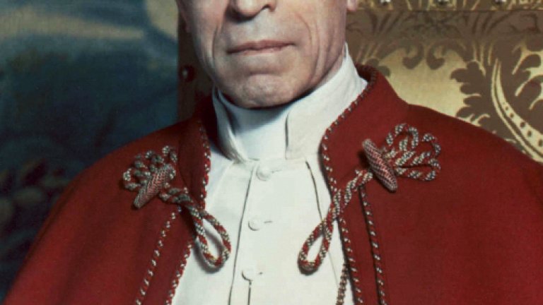 Pius_XII,_by_Michael_Pitcairn,_1951_(cropped)