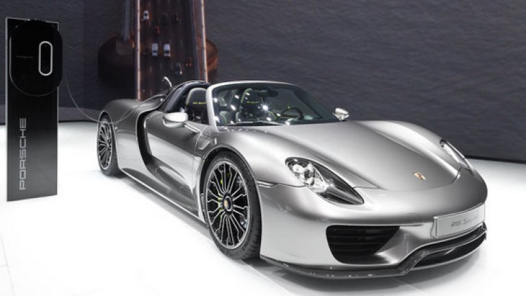 Porsche 918 Spyder
Този хибрид е с 4.6-литров V-8 двигател. Мощността му е 887 к.с. - 608 от двигателя и 279 от двата електромотора. Стартовата му цена е 848 хил. долара и е в ограничена серия.
