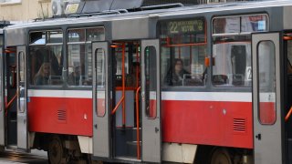 Стачката на работещите в сектора спря целия наземен транспорт, работи само метрото